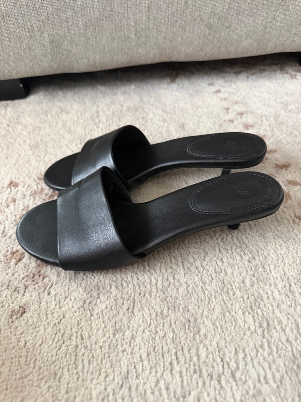 Black Slide Sandals for Women - Minimal Leather Slip-Ons - Picture 2 of 4